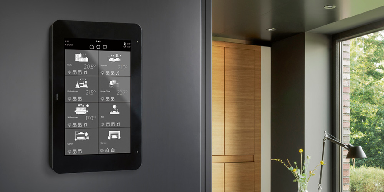 JUNG Smart Panel 8 bei Elektrotechnik Bauch in Preith